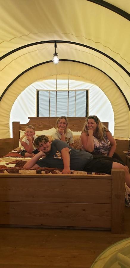 Smoky Hollow Outdoor Resort Covered Wagon سيفيرفيل المظهر الخارجي الصورة